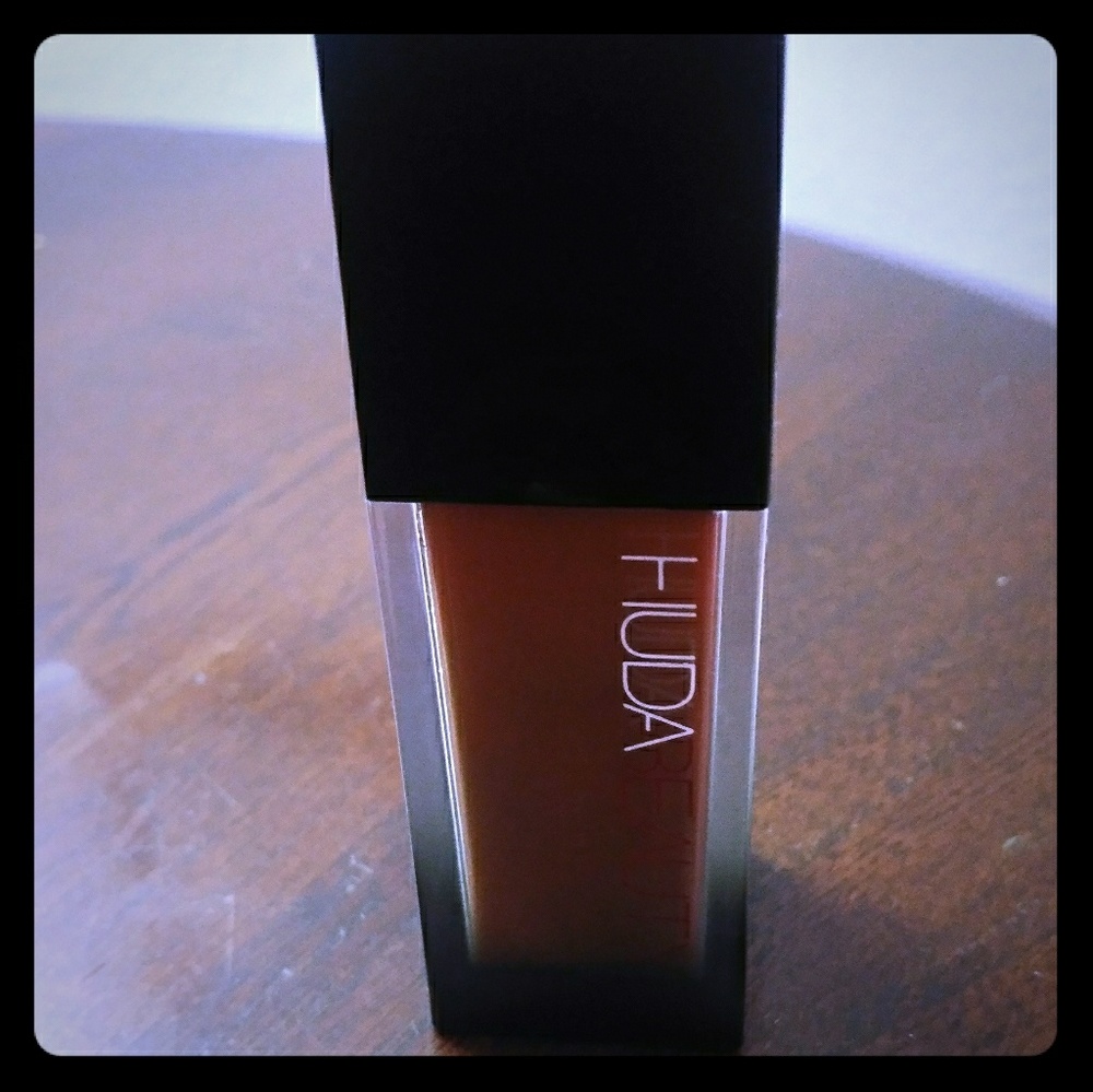 Huda Beauty No Filter Foundation